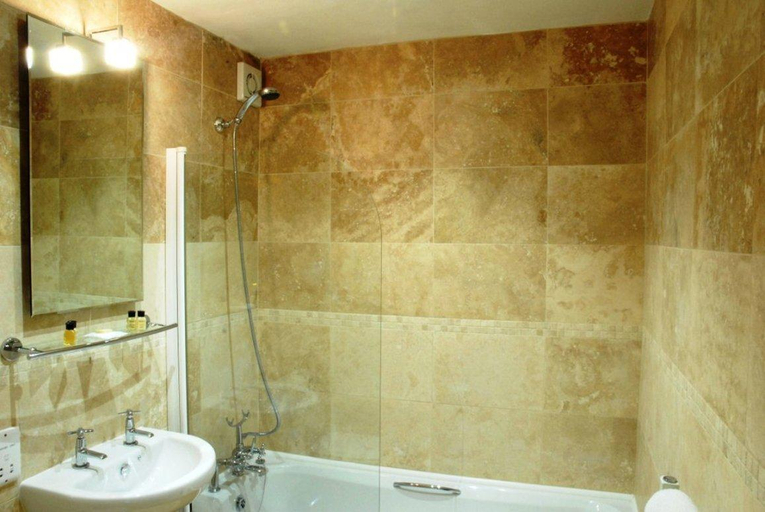 Bathroom 2, Marlborough Arms Hotel, Oxfordshire