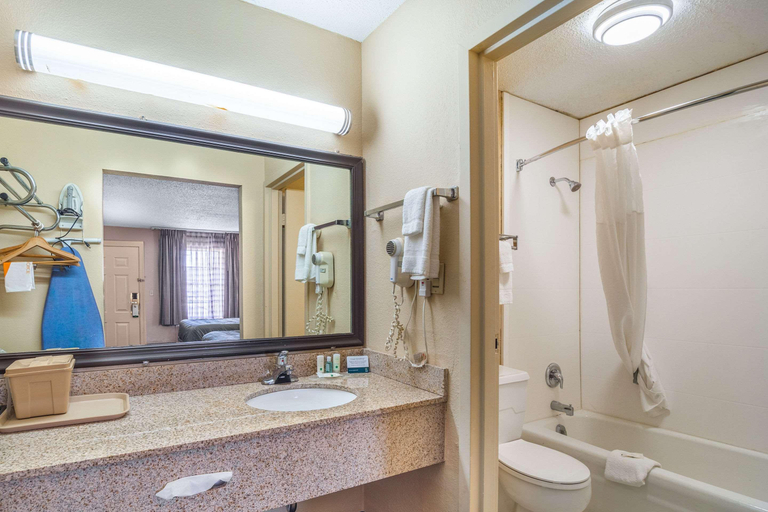 Bathroom 4, Quality Inn & Suites Santee I-95, Orangeburg