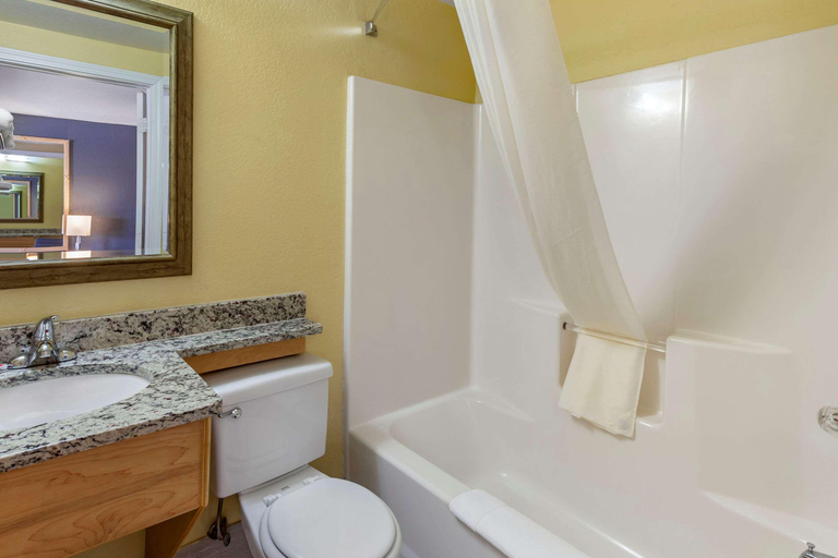 Bathroom 4, Econo Lodge Clovis, Curry