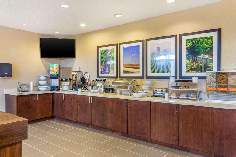 Food & Drinks, Comfort Inn, De Kalb