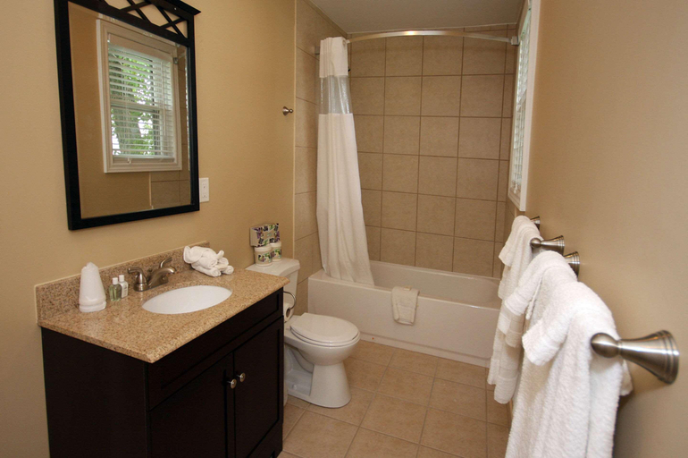 Bathroom 4, Bayview Wildwood Resort, an Ascend Collection Resort, Simcoe