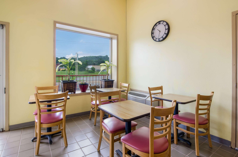 Food & Drinks 5, Econo Lodge Marion I-81, Smyth