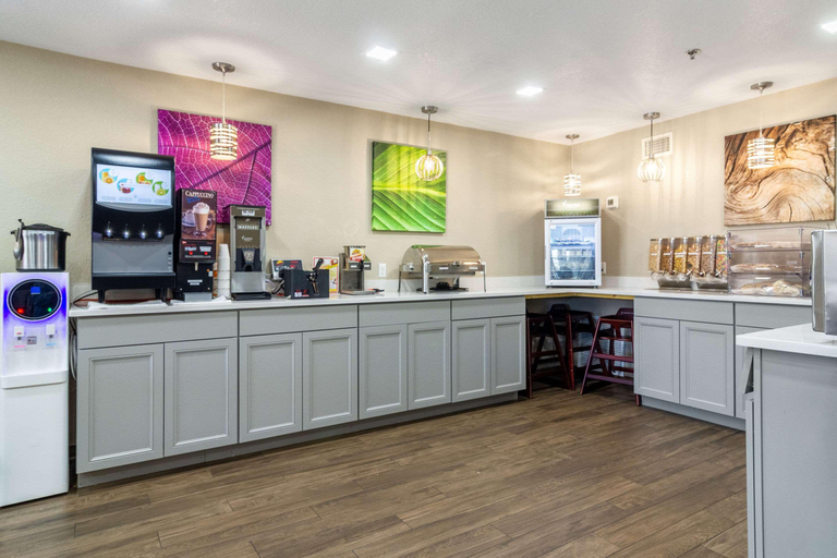 Food & Drinks, Wingate by Wyndham Kings Bay Naval Base, Camden