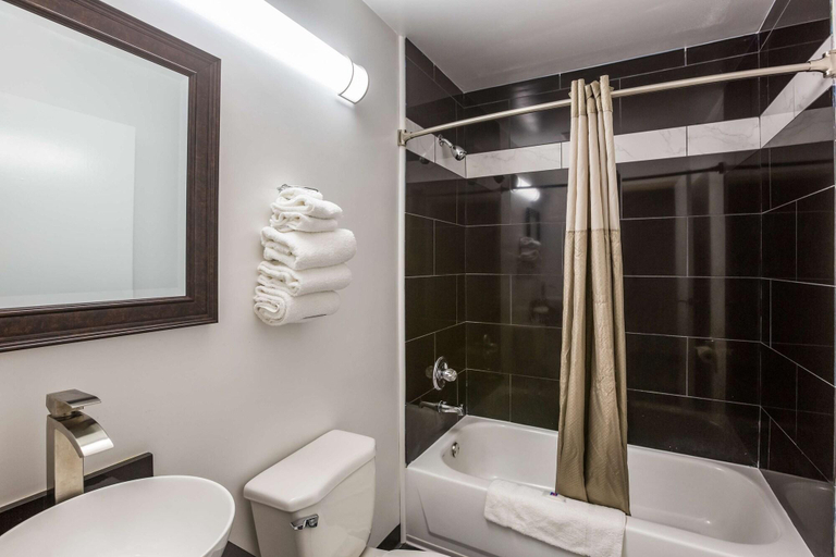 Bathroom 4, Motel 6 Smyrna, Ga - Atlanta, Cobb