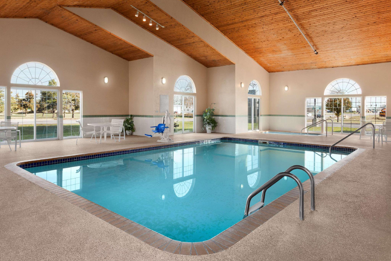 Sport & Beauty 2, Best Western Harmony Inn Fort Dodge Iowa, Webster