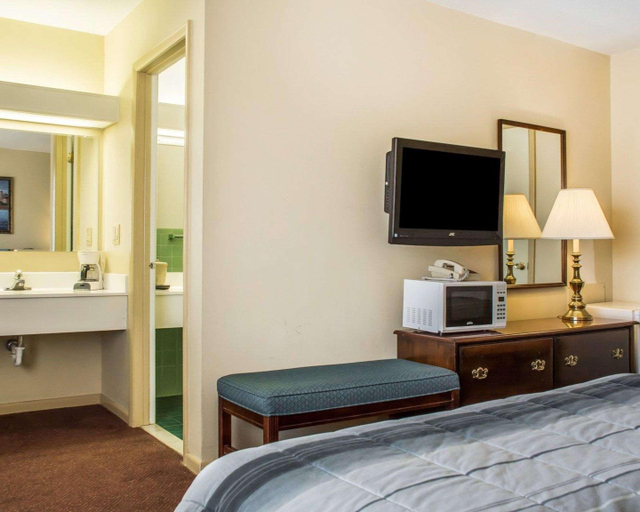 Bedroom 4, Rodeway Inn Marshall Manor Horseheads, Chemung