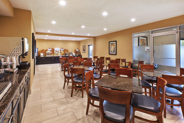 Food & Drinks 5, Spark By Hilton Stevensville, Berrien