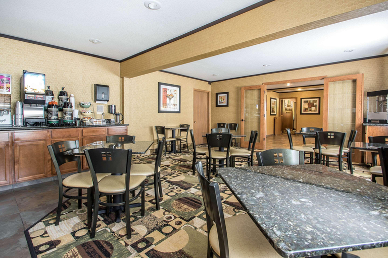 Food & Drinks 5, Quality Inn & Suites Decorah, Winneshiek