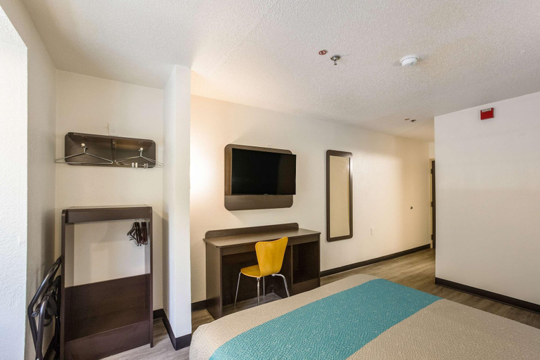 Bedroom 3, Motel 6 Smyrna, Ga - Atlanta, Cobb