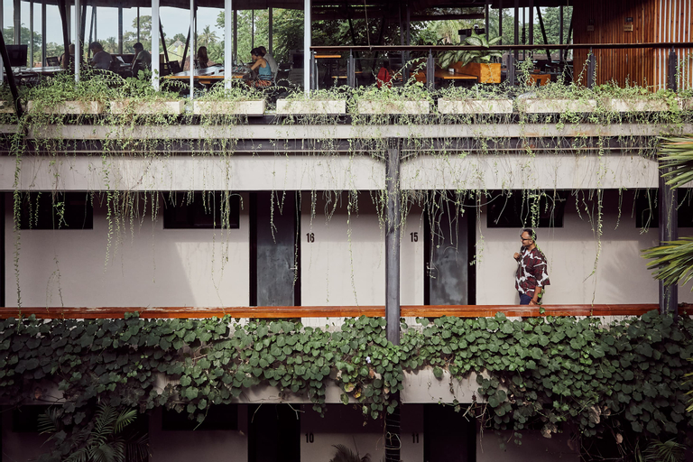 Exterior & Views 21
