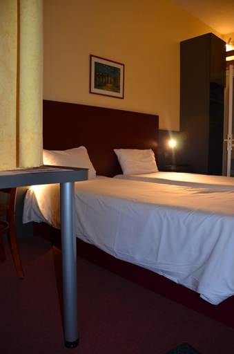 Bedroom 3, Mape Hotel, Loiret