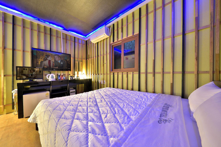 Bedroom 3, SS Motel, Seo