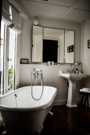 Bathroom 4, Le Pigalle, Paris