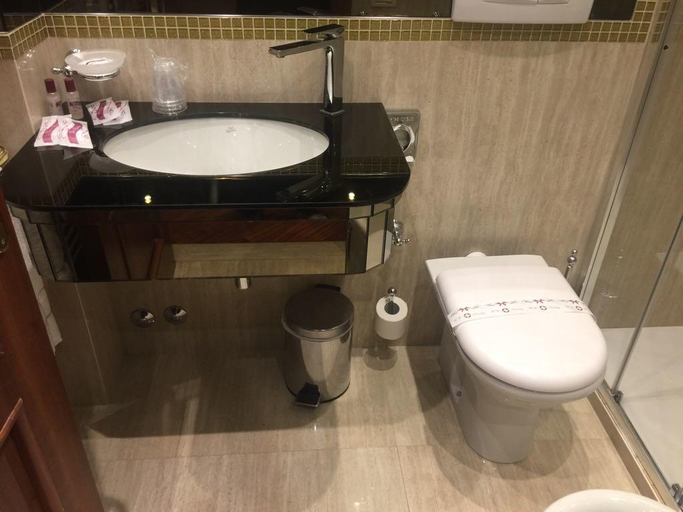 Bathroom 3, Ca' Dell'Arte Suites, Venezia
