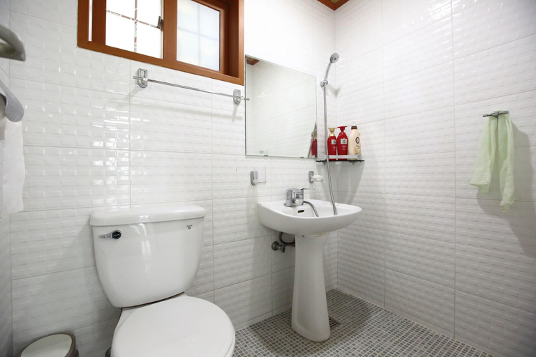 Bathroom 4, Jeju Harry and Sodam Pension, Jeju