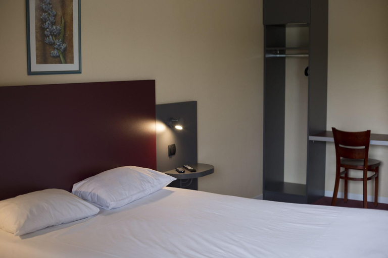 Bedroom 3, Mape Hotel, Loiret