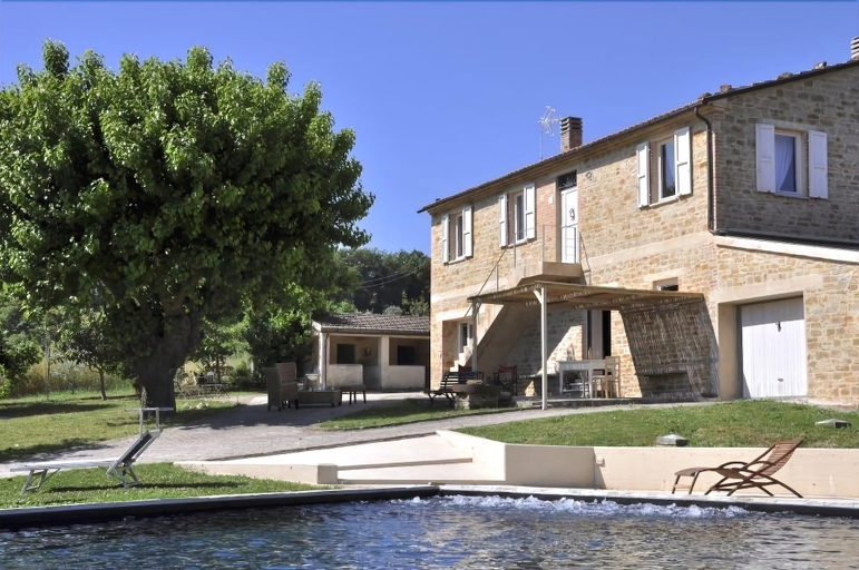 Exterior & Views