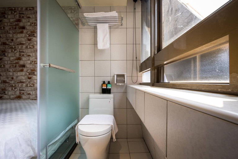 Bathroom 4, The Cole Hotel, New Taipei City