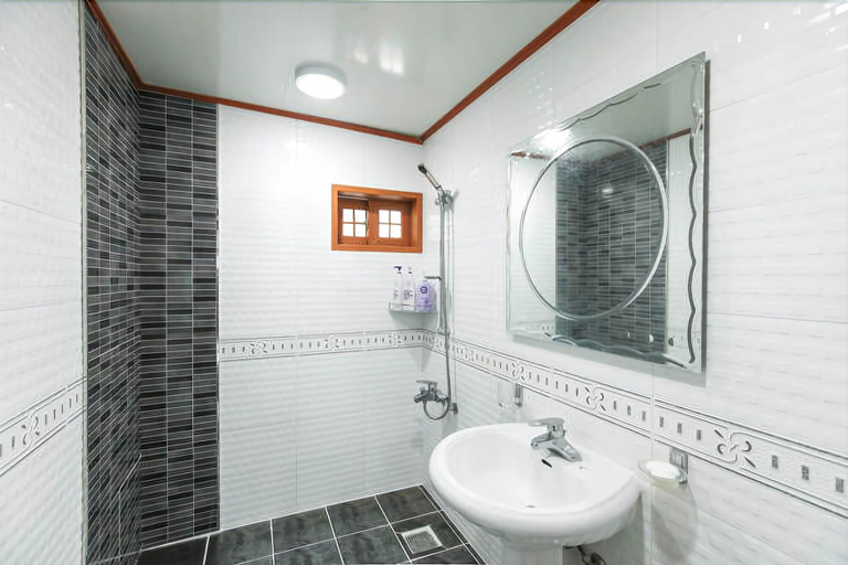 Bathroom 4, Jeju Harry and Sodam Pension, Jeju