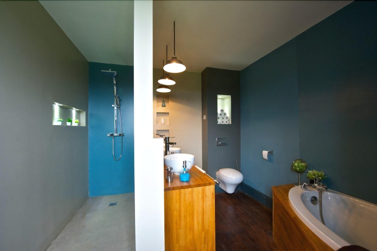 Bathroom 4, Chateau de Baylac, Pyrénées-Atlantiques