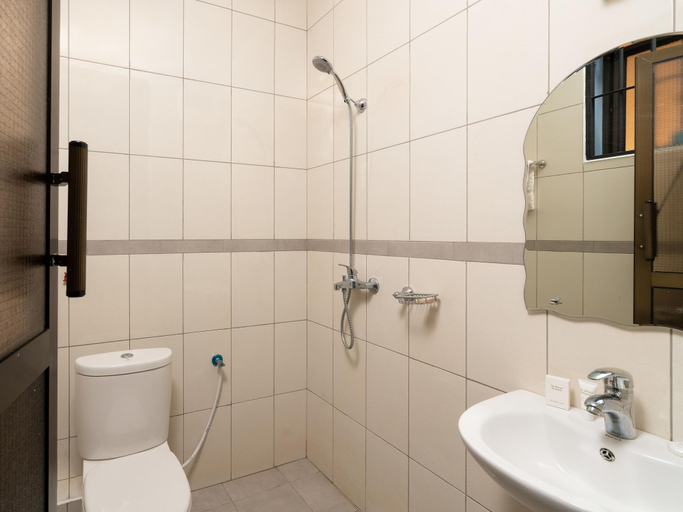 Bathroom 4, Mrimba Palm Hotel, Arusha Urban