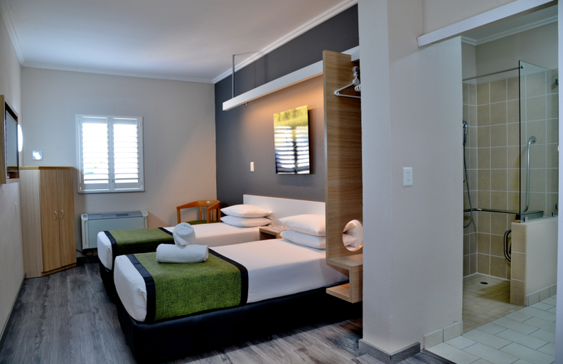 Bathroom 2, Road Lodge Umhlanga Ridge, eThekwini
