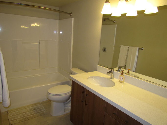 Bathroom, Cozy Place in Tahiti Way, Los Angeles
