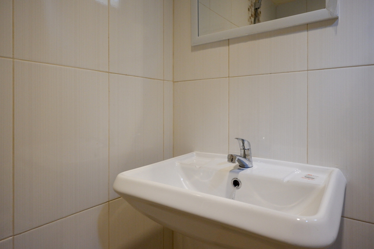 Bathroom 4, RedDoorz near Ambarukmo Plaza Mall, Sleman