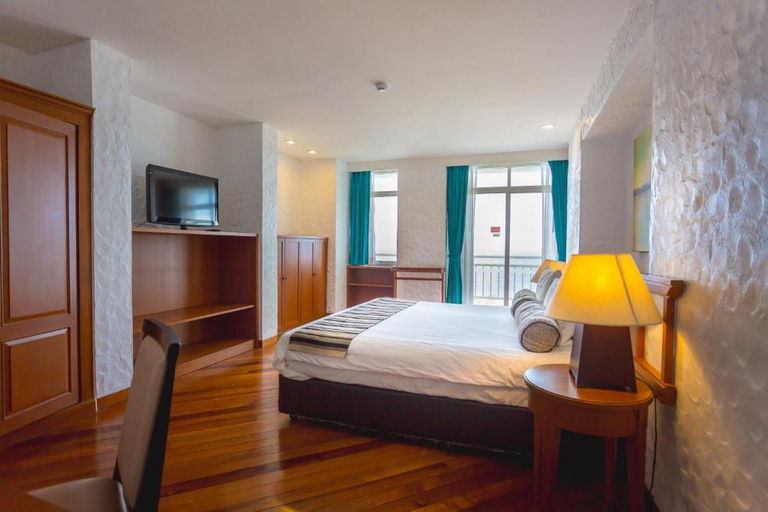 Bedroom 3, Waterfront Suites Phuket by Centara, Phuket Island