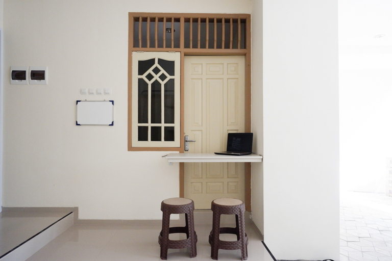 Others 5, RedDoorz near Ambarukmo Plaza Mall, Sleman