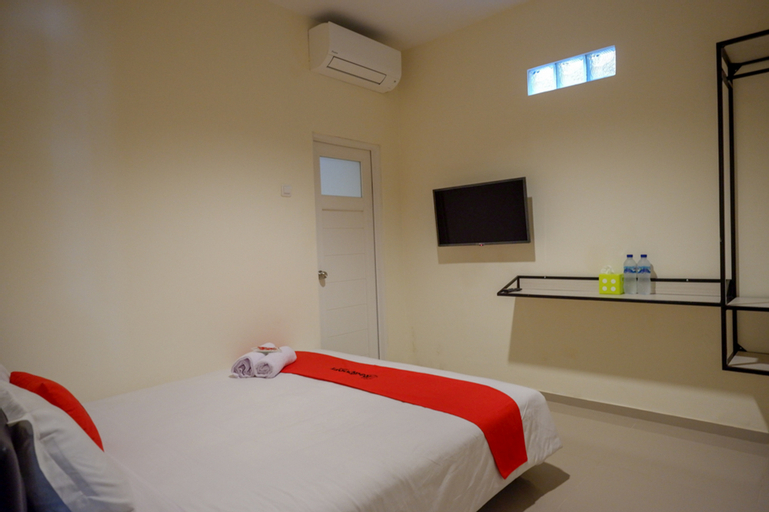 Bedroom 3, RedDoorz near Ambarukmo Plaza Mall, Sleman