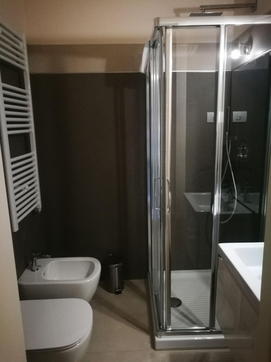 Bathroom 3, Parma Room Station, Parma