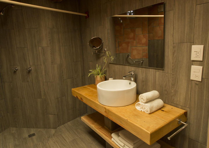 Bathroom, Hotel Bosques Del Sol Suites, San Cristóbal de las Casas
