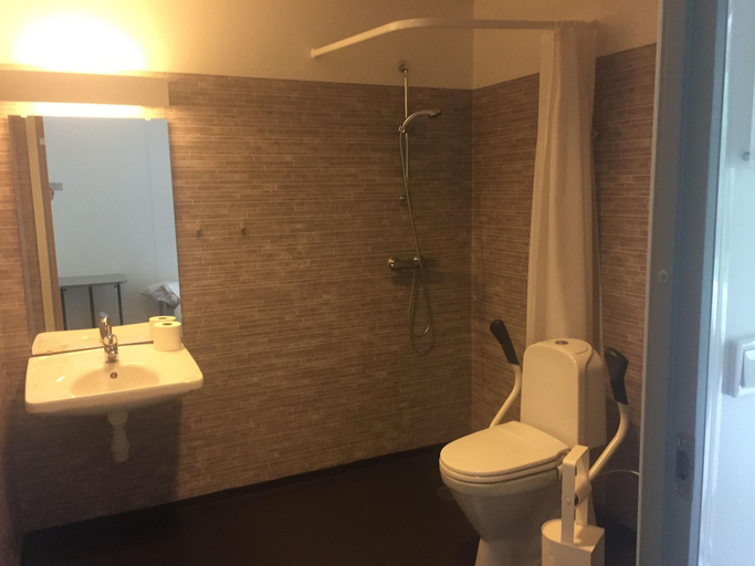 Bathroom 4, Ansgar Summerhotel, Kristiansand