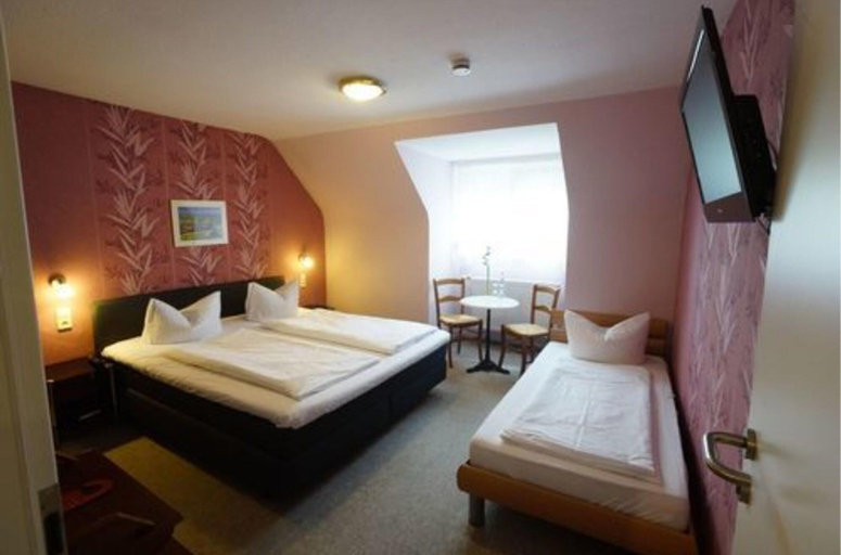 Bedroom 3, Hotel Restaurant Bären, Breisgau-Hochschwarzwald