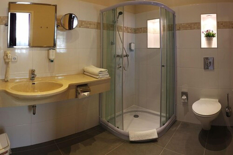 Bathroom 5, Hotel Berliner Hof Dallgow, Havelland