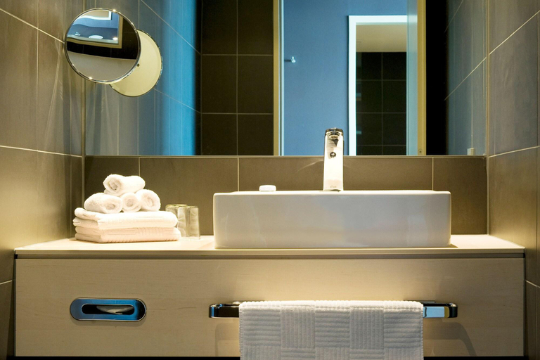 Bathroom 4, ATLANTIC Hotel Sail City, Bremerhaven