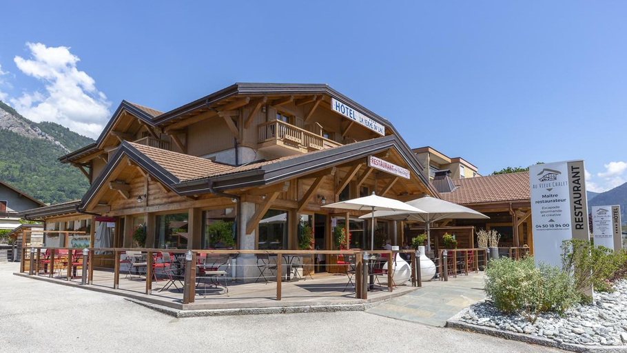 Exterior & Views