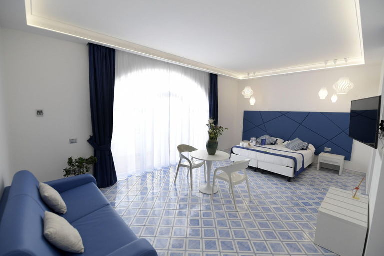 Bedroom 4, Palazzo San Giovanni, Salerno