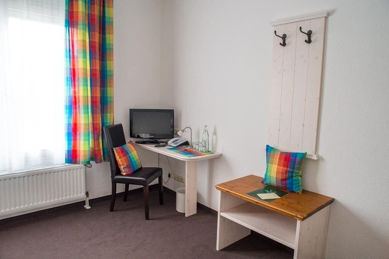 Bedroom 3, Hotel Landhaus Wesermarsch, Verden