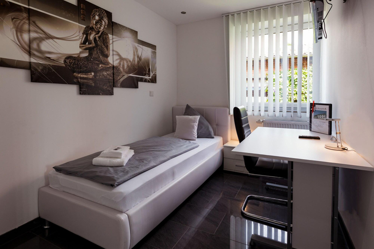 Bedroom 2, Hotel Garni - Am Rosenplatz, Gifhorn