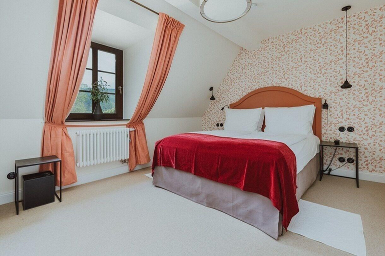 Bedroom 4, Hotel Burg Reichenstein, Mainz-Bingen