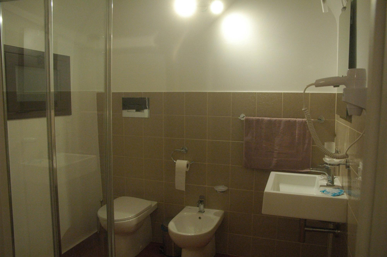 Bathroom, Yhomisus, Ragusa