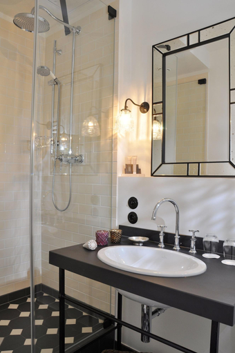 Bathroom 5, Hotel Burg Reichenstein, Mainz-Bingen