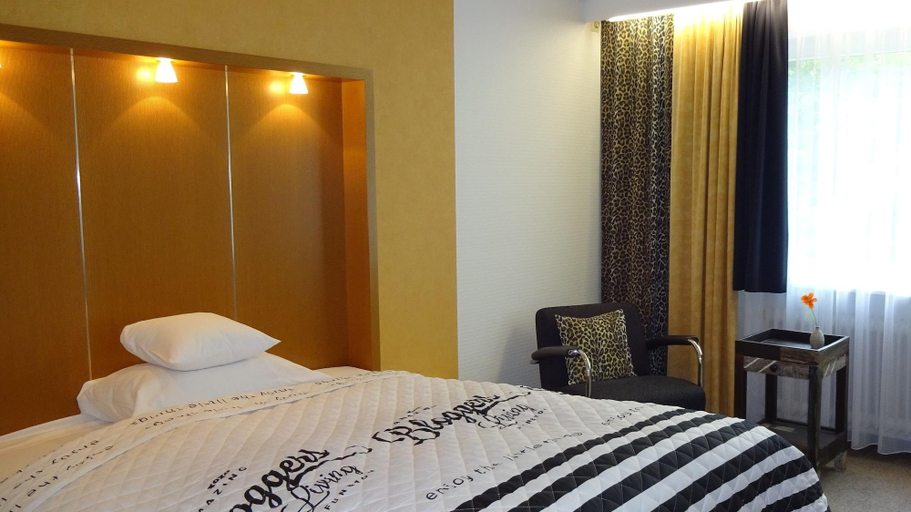 Bedroom 4, Hotel Scholz, Ostalbkreis