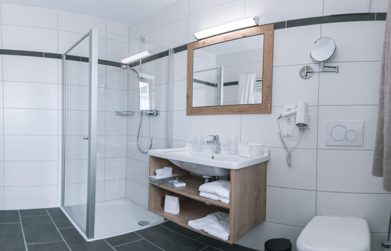 Bathroom 4, Schneider Hotel & Brauereigasthof, Kelheim