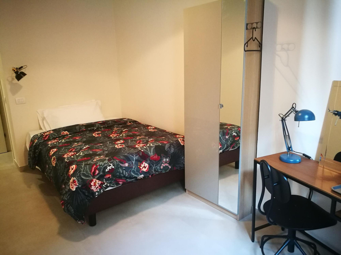 Bedroom 2, Parma Room Station, Parma