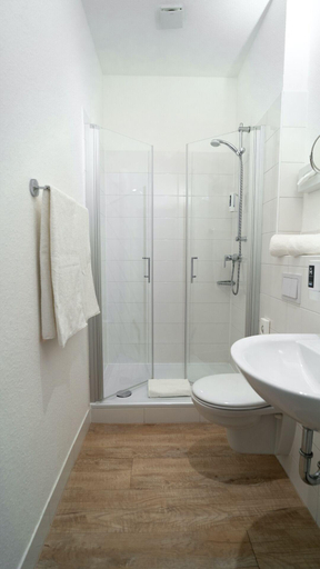 Bathroom 5, Friends Hotel Bad Salzuflen, Lippe