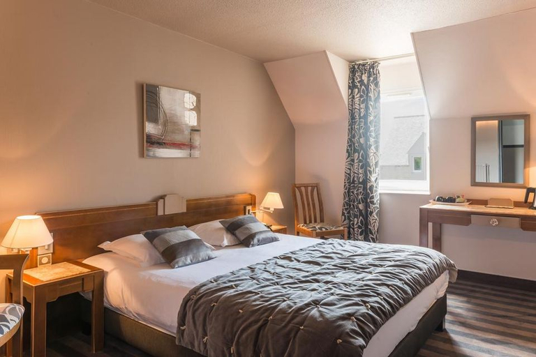 Bedroom 3, Logis Hotel la Grassinais Saint-Malo, Ille-et-Vilaine