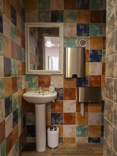 Bathroom 4, Villa Kadriorg Hostel, Tallinn